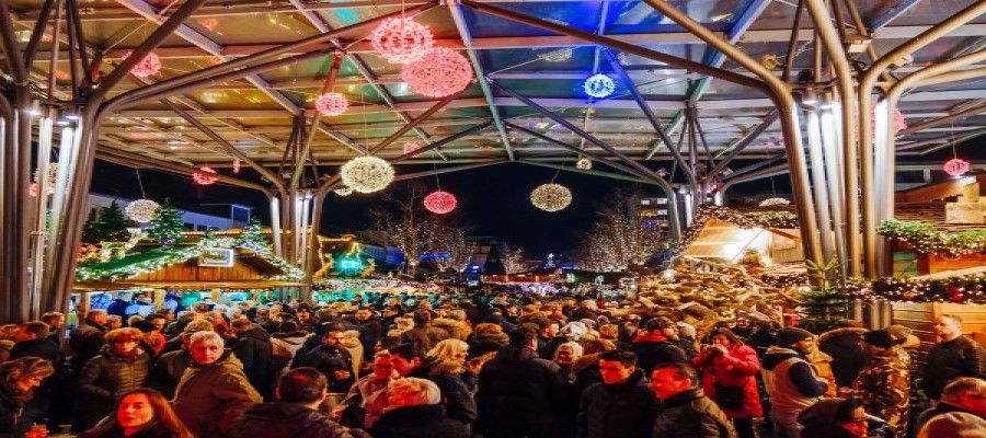 Aufbau des Wolfsburger Weihnachtsmarkts läuft