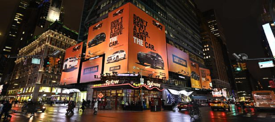 SIXT erleuchtet Times Square mit Markenkampagne in den USA